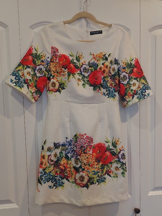 Dolce & Gabbana Dresses & Skirts - This is a Dolce&Gabbana floral elbow-sleeve sheath dress featuring a vibrant bot
